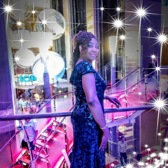 Meet your Posher, Carolyn - Picture 2 of 2